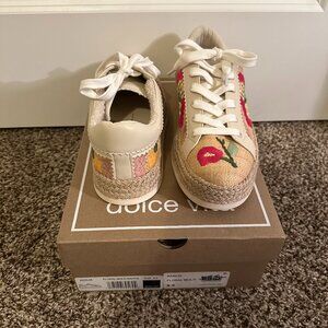 Dolce Vita Azalia Raffia Floral Sneaker, Size Women's 8.5 New in Box- Never Worn